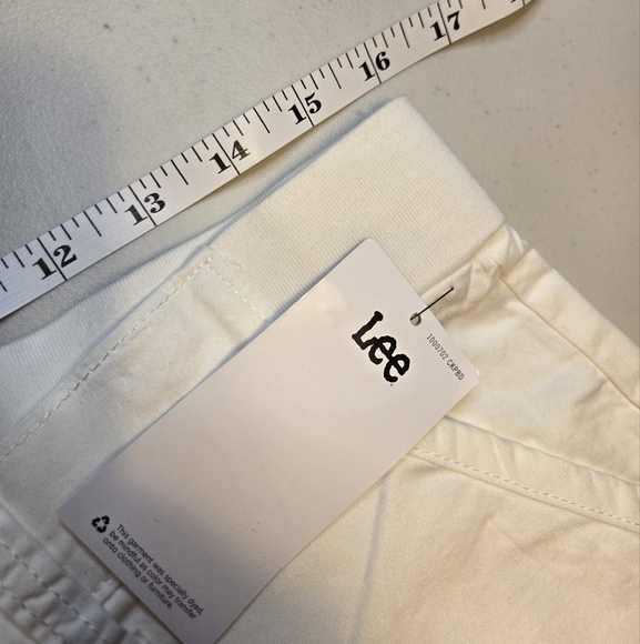 NWT Lee White Bermuda Shorts - Picture 11 of 13